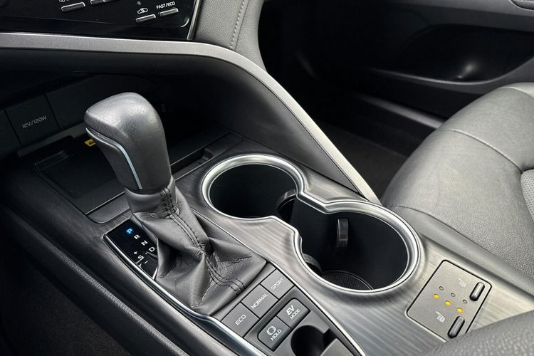 Toyota Camry 2.5 HSD 218KM EXECUTIVE, gwarancja, FV23% zdjęcie 29