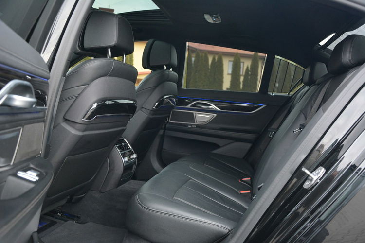 740 BMW Seria 7 G11/12 3.0 Hybryda 386KM M-PAKIET zdjęcie 23