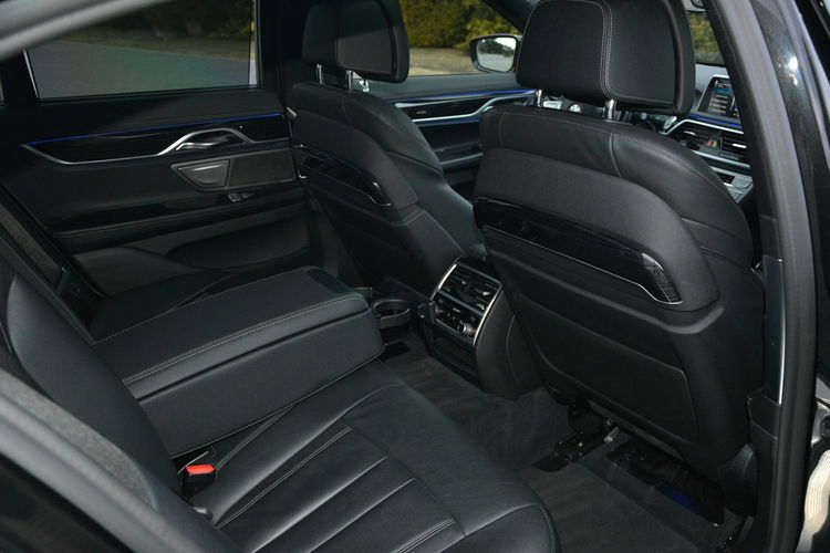 740 BMW Seria 7 G11/12 3.0 Hybryda 386KM M-PAKIET zdjęcie 24