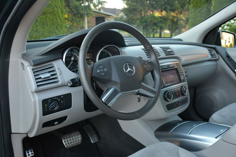 R 350 Mercedes-Benz Klasa R 3.0 Diesel 190KM 300 CDI 7G-TRONIC DPF zdjęcie 19