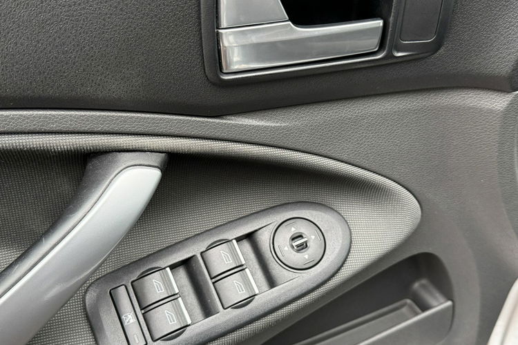 Ford Kuga 12r. 2.0 TDCI 4x4 klimatronik z Niemiec zdjęcie 12