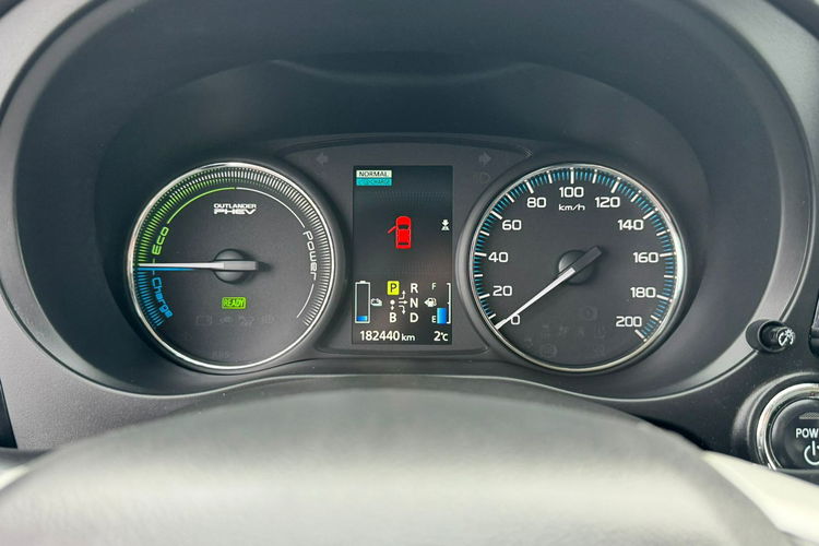 Mitsubishi Outlander Hybryda PLUG-IN BDB stan zdjęcie 29