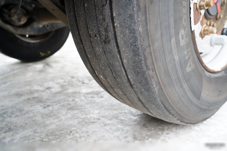 Wielton / WYWROTKA / 51 M3 / STALOWA / HARDOX /  OŚ PODNOSZONA / OSIE SAF  zdjęcie 17