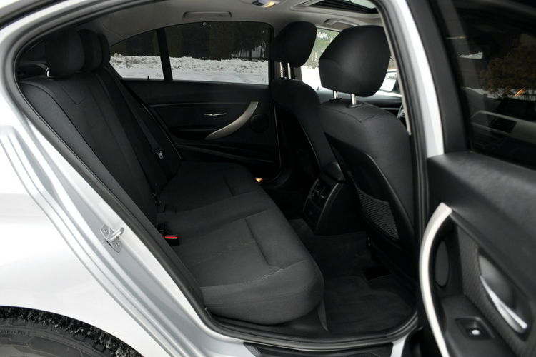 BMW 320 2.0d(184KM) Duża Navi Automat Szyberdach 2xParktr I Wł Welur Alu16"ASO zdjęcie 19