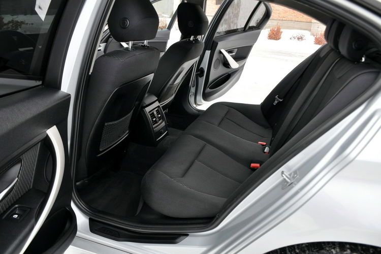 BMW 320 2.0d(184KM) Duża Navi Automat Szyberdach 2xParktr I Wł Welur Alu16"ASO zdjęcie 20