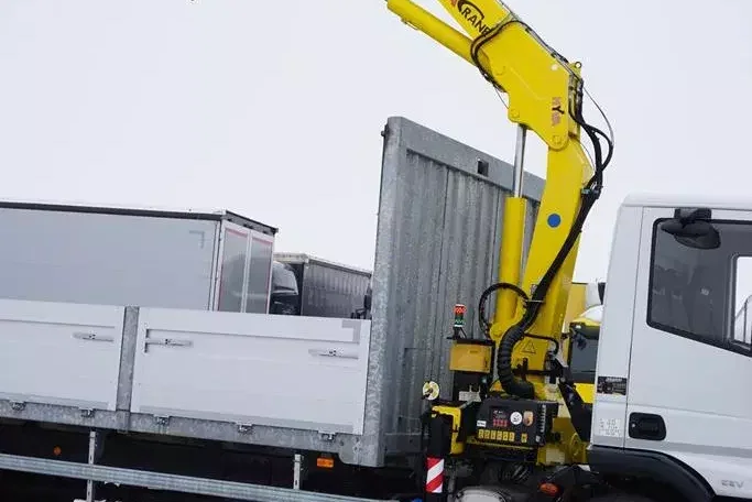 Iveco EUROCARGO / 180E30 / SKRZYNIOWY + HDS + WINDA / HYVA 911 / ROTATOR / PILOT zdjęcie 16