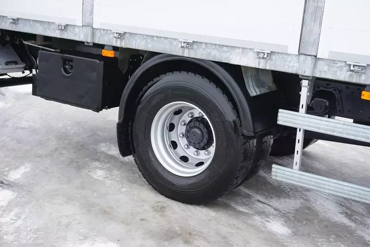 Iveco EUROCARGO / 180E30 / SKRZYNIOWY + HDS + WINDA / HYVA 911 / ROTATOR / PILOT zdjęcie 19