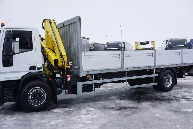 Iveco EUROCARGO / 180E30 / SKRZYNIOWY + HDS + WINDA / HYVA 911 / ROTATOR / PILOT zdjęcie 32