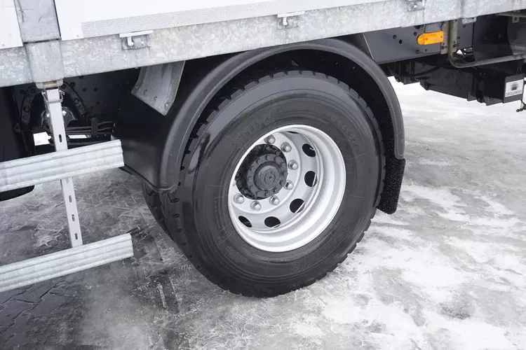 Iveco EUROCARGO / 180E30 / SKRZYNIOWY + HDS + WINDA / HYVA 911 / ROTATOR / PILOT zdjęcie 35