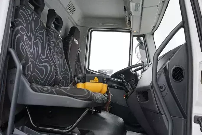 Iveco EUROCARGO / 180E30 / SKRZYNIOWY + HDS + WINDA / HYVA 911 / ROTATOR / PILOT zdjęcie 8