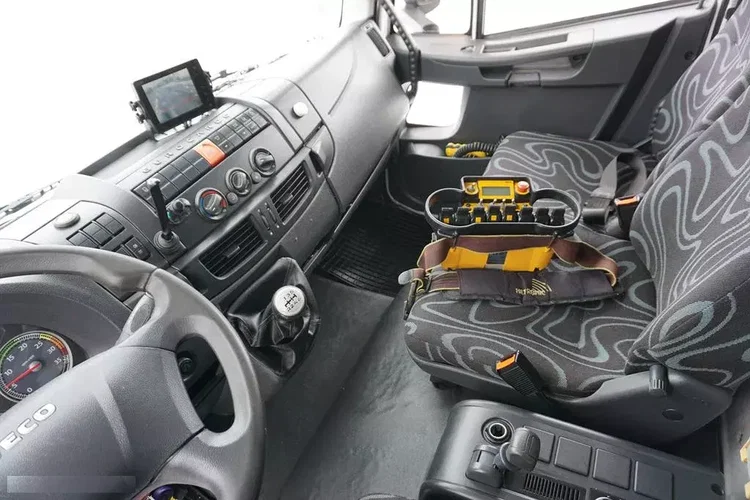 Iveco EUROCARGO / 180E30 / SKRZYNIOWY + HDS + WINDA / HYVA 911 / ROTATOR / PILOT zdjęcie 9