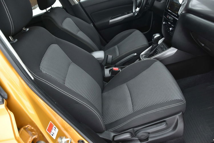 Suzuki Vitara 1.5 Hybrid 117KM AUTOMAT 2022r. Polski SALON Kamera LED Climatronic zdjęcie 29