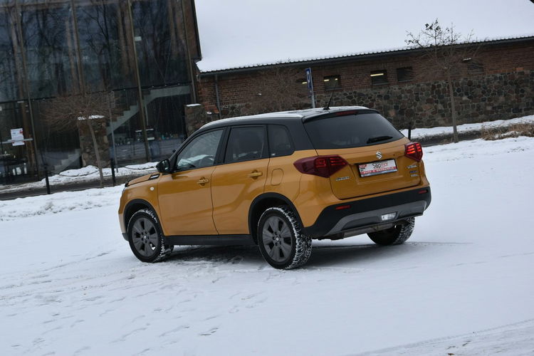 Suzuki Vitara 1.5 Hybrid 117KM AUTOMAT 2022r. Polski SALON Kamera LED Climatronic zdjęcie 4