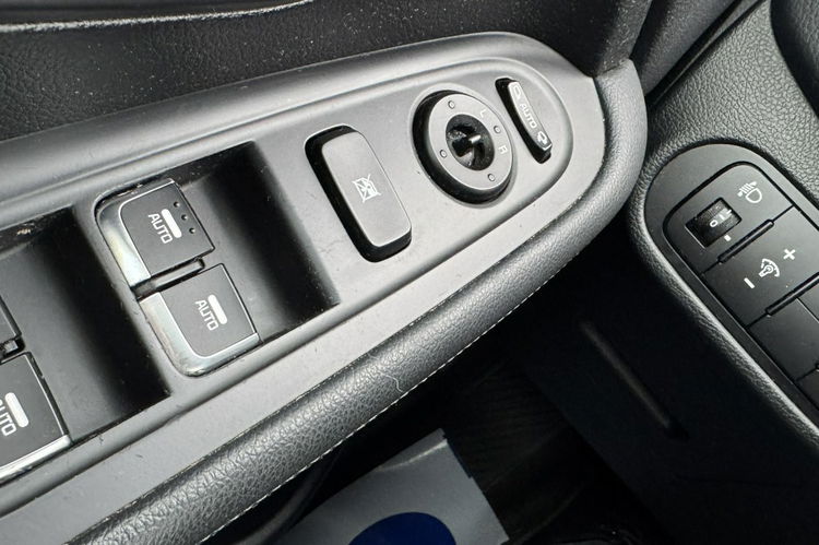 Kia Carens 1.6 Benz 135KM z Niemiec KAMERA Podgrz. Kierownica, Pełen SERWIS ASO zdjęcie 23