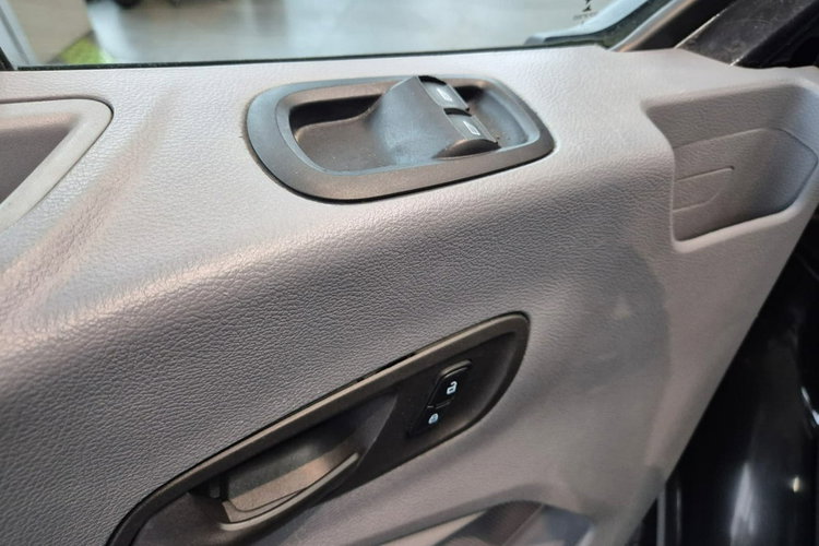 Transit Custom Ford Transit 2.0 TDCi / 9 miejsc / Rampa dla inwalidów zdjęcie 19