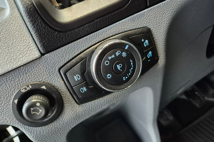 Transit Custom Ford Transit 2.0 TDCi / 9 miejsc / Rampa dla inwalidów zdjęcie 20
