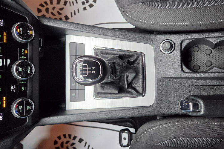 Skoda Octavia 1.6 TDI 115 KM, Ambition + pakiety Salon PL, serwis ASO, F.VAT23, leasing zdjęcie 25