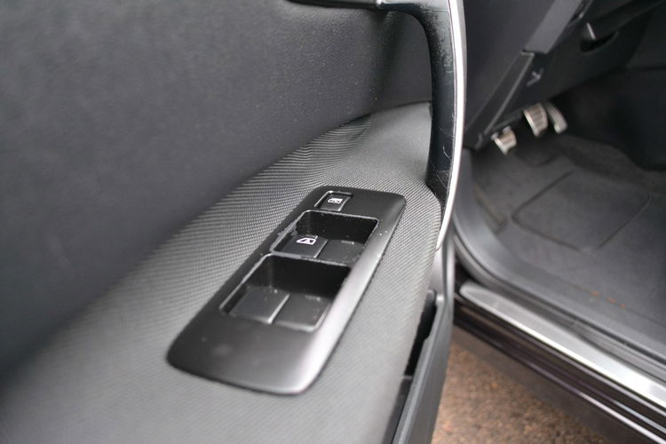 Nissan Qashqai 2.0 141KM Panorama Climatronic Alu Serwis 2011r zdjęcie 13