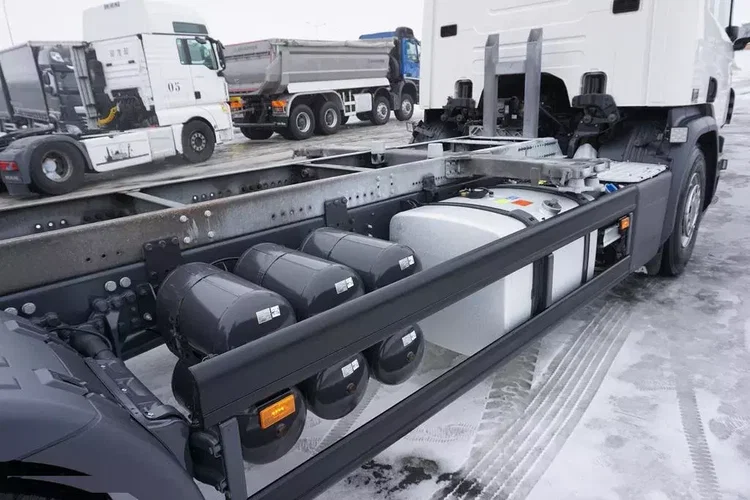 Scania / P 410 / ACC / E 6 / BDF + WINDA / 7.15 , 7.45, 7.82 M / OŚ SKRĘTNA zdjęcie 14