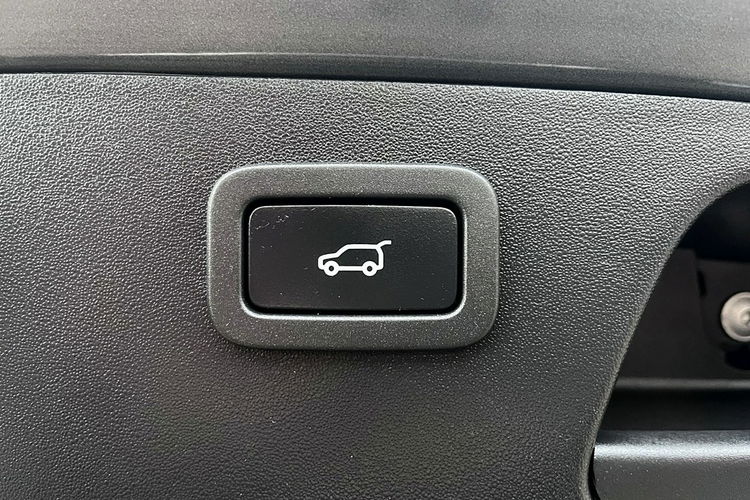 Jaguar E-Pace PANORAMA Chequered Flag 4x4 200KM GWARANCJA 1WŁ Kraj Bezwypadkowy F23% 4x2 zdjęcie 11