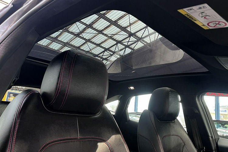 Jaguar E-Pace PANORAMA Chequered Flag 4x4 200KM GWARANCJA 1WŁ Kraj Bezwypadkowy F23% 4x2 zdjęcie 13