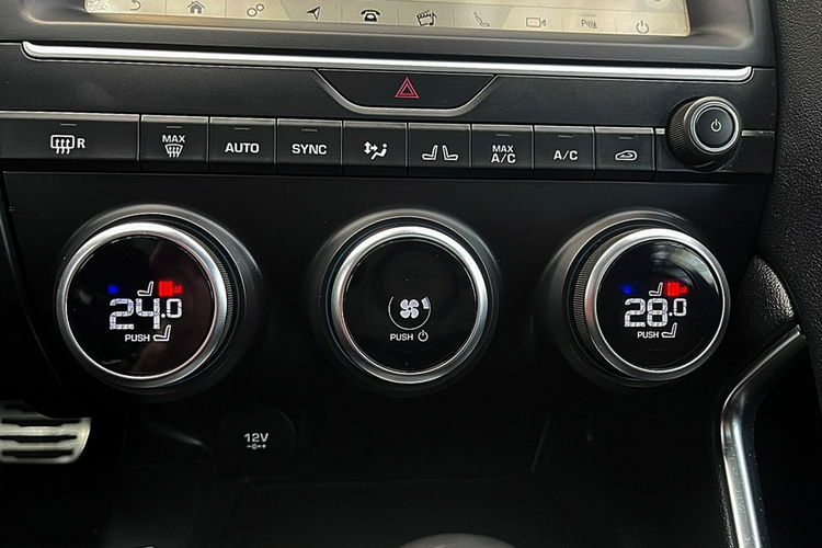 Jaguar E-Pace PANORAMA Chequered Flag 4x4 200KM GWARANCJA 1WŁ Kraj Bezwypadkowy F23% 4x2 zdjęcie 20