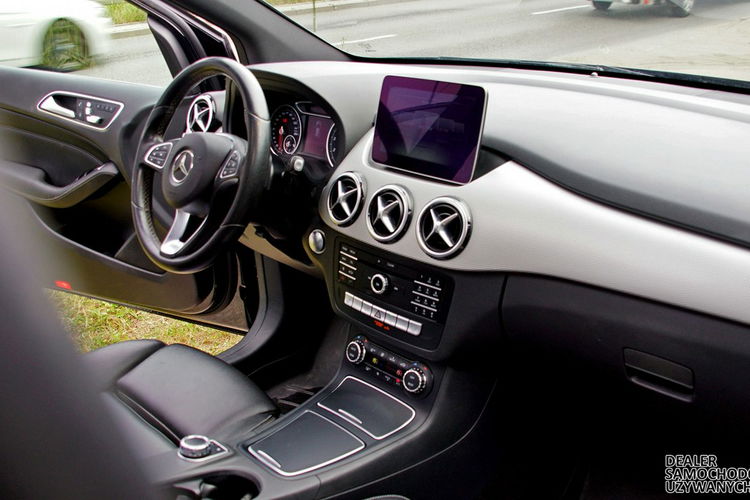 Mercedes B 250 2.0 211KM 4Matic Aut. Skóra Panorama Kamera El. fotele Bi xenon + LED zdjęcie 16