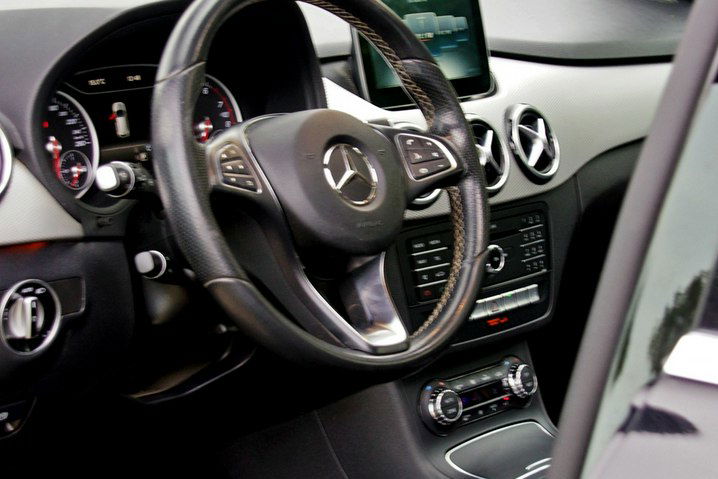 Mercedes B 250 2.0 211KM 4Matic Aut. Skóra Panorama Kamera El. fotele Bi xenon + LED zdjęcie 37