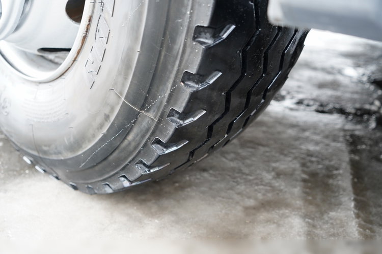 Mercedes  AROCS 3243 / 8x4 / WYWROTKA  DWUSTRONNA 6.1 M / HYDROBURTA / AUTOMAT / EURO 6 zdjęcie 28