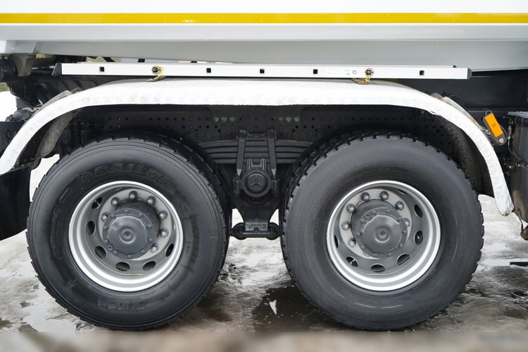 Mercedes  AROCS 3243 / 8x4 / WYWROTKA  DWUSTRONNA 6.1 M / HYDROBURTA / AUTOMAT / EURO 6 zdjęcie 32