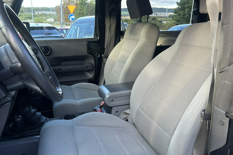 Jeep Wrangler Rubicon 3.8 208KM 4x4 Automat GAZ zdjęcie 8