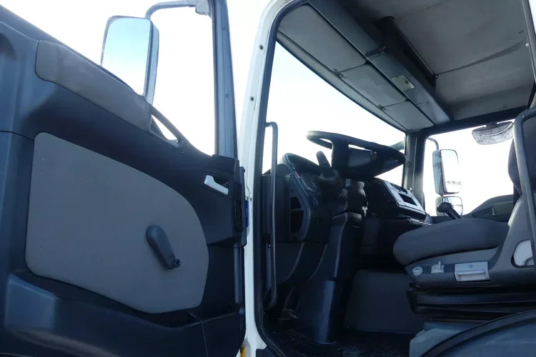 TGM 18.330 / 4x4 / MANUAL / HDS HIAB 122-2 DUO / zdjęcie 17