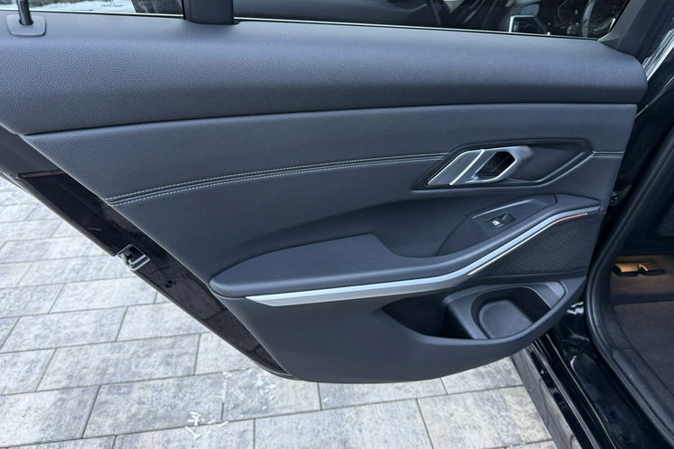 BMW 320 Bardzo zadbana zdjęcie 20