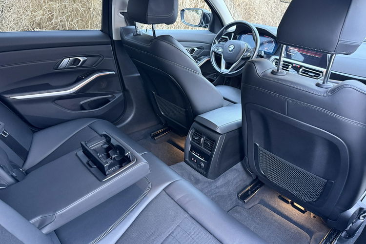 BMW 320 Bardzo zadbana zdjęcie 30