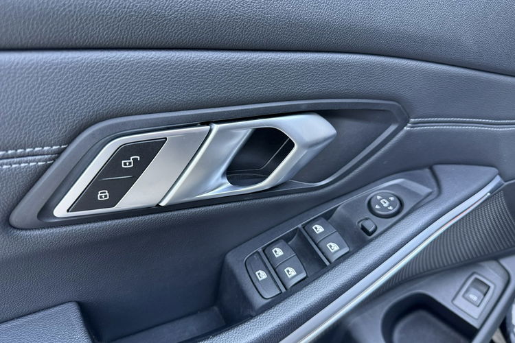 BMW 320 Bardzo zadbana zdjęcie 36