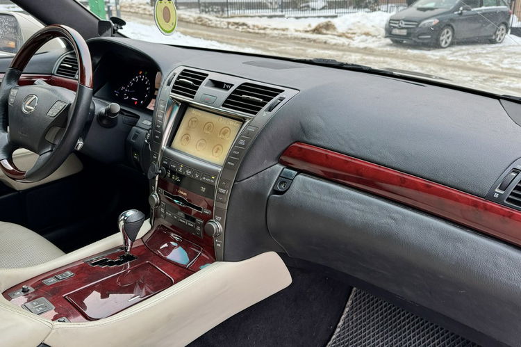 Lexus LS 4.6 benz. 381KM Kamera /Mark Levinson/Wentyle Szyber Dociągi Bi xenon zdjęcie 10
