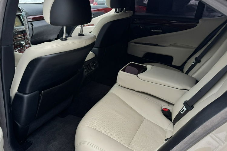 Lexus LS 4.6 benz. 381KM Kamera /Mark Levinson/Wentyle Szyber Dociągi Bi xenon zdjęcie 17