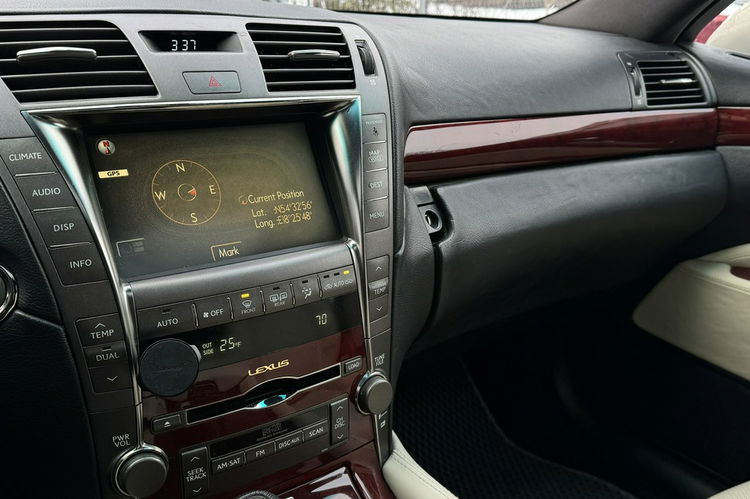 Lexus LS 4.6 benz. 381KM Kamera /Mark Levinson/Wentyle Szyber Dociągi Bi xenon zdjęcie 31