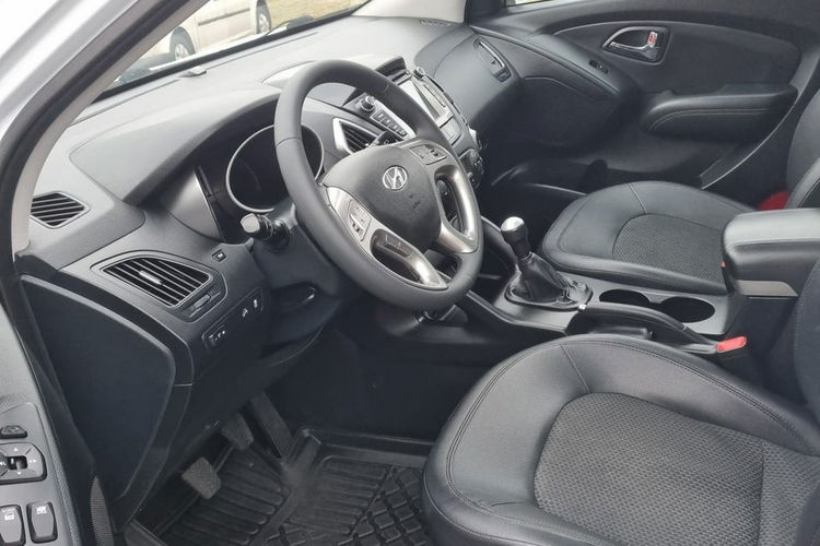Hyundai ix35 2.0 Benzyna 163km / Bezwypadkowy / Panorama / Skóra / Klimatronik zdjęcie 8