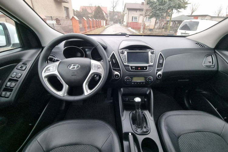 Hyundai ix35 2.0 Benzyna 163km / Bezwypadkowy / Panorama / Skóra / Klimatronik zdjęcie 9