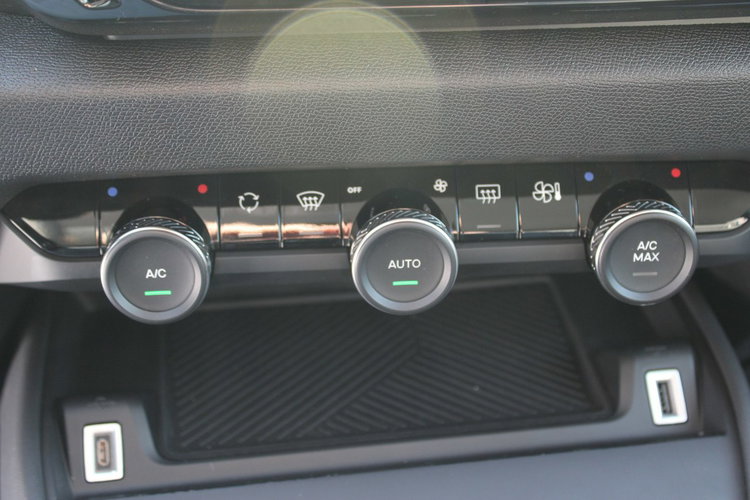 Citroen C4 SHINE 1.5D Skóra Salon Polska netto 48699 PLN Gwarancja zdjęcie 23