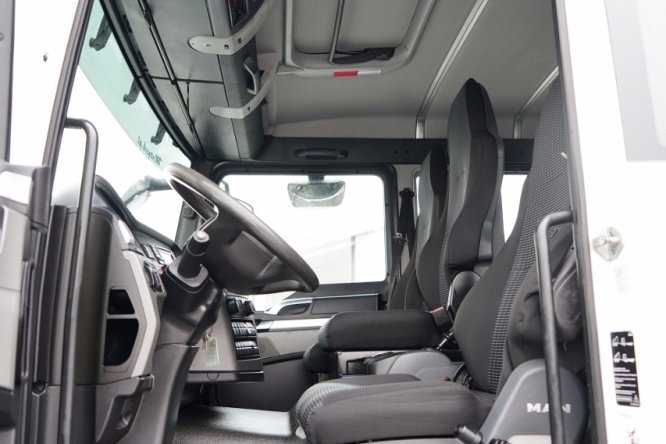 MAN TGM 18.340 / 4X2 / 3 STRONNA WYWROTKA / HYDROBURTA / BRYGADÓWKA 7 MIEJSC / BORDMATIC zdjęcie 33