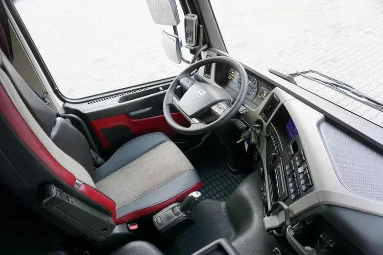 Volvo FM / 460 / E 6 / IZOTERMA + WINDA / 22 PALETY / DŁ 9.1 M / ŁAD. 14 345 KG zdjęcie 13