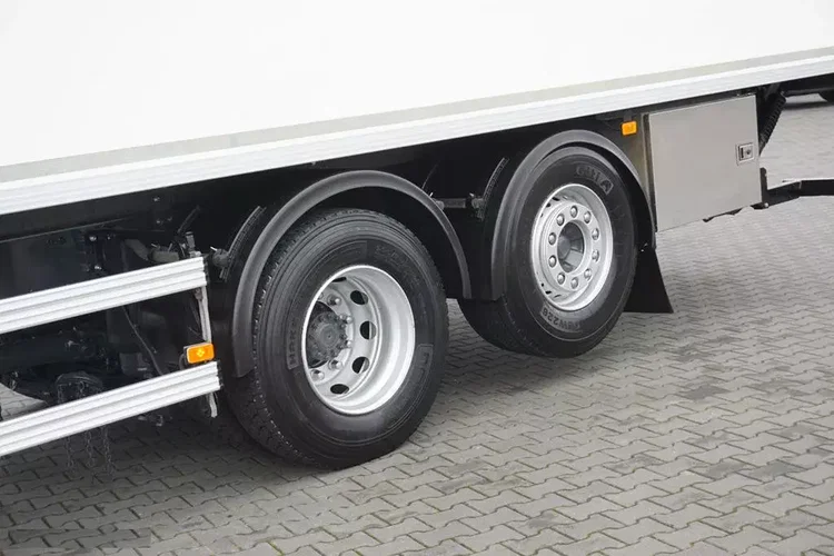 Volvo FM / 460 / E 6 / IZOTERMA + WINDA / 22 PALETY / DŁ 9.1 M / ŁAD. 14 345 KG zdjęcie 25