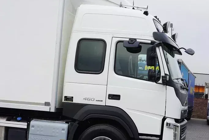 Volvo FM / 460 / E 6 / IZOTERMA + WINDA / 22 PALETY / DŁ 9.1 M / ŁAD. 14 345 KG zdjęcie 31