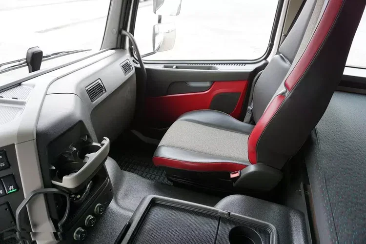 Volvo FM / 460 / E 6 / IZOTERMA + WINDA / 22 PALETY / DŁ 9.1 M / ŁAD. 14 345 KG zdjęcie 38