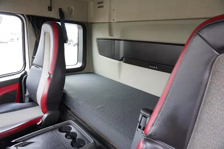 Volvo FM / 460 / E 6 / IZOTERMA + WINDA / 22 PALETY / DŁ 9.1 M / ŁAD. 14 345 KG zdjęcie 40