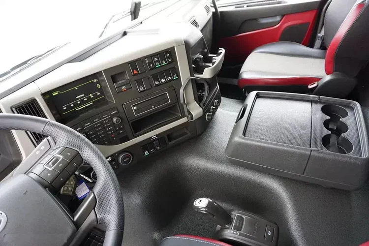 Volvo FM / 460 / E 6 / IZOTERMA + WINDA / 22 PALETY / DŁ 9.1 M / ŁAD. 14 345 KG zdjęcie 9