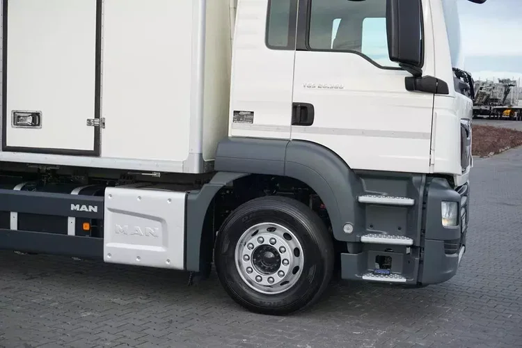 MAN TGS / 26.360 / EURO 6 / CHŁODNIA + WINDA / 20 PALET zdjęcie 29