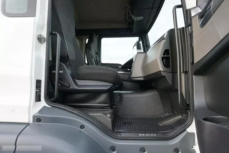 MAN TGS / 26.360 / EURO 6 / CHŁODNIA + WINDA / 20 PALET zdjęcie 40
